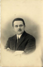 [Portrait de Léon Martha, fils d'Ernest Martha, dans les années 1910]