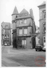 Cour du Château, bâtiment C de la mairie - Arche reliant la maison des Raville à celle des Créhange-Pittange - Thionville