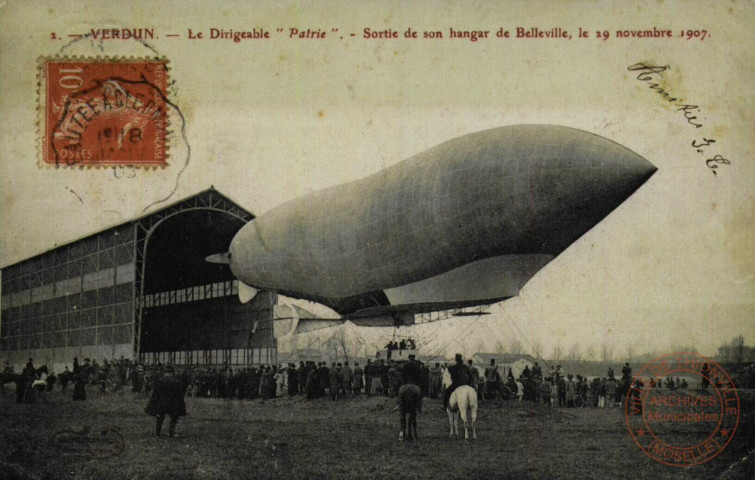 VERDUN - Le Dirigeable 'Patrie' . - Sortie de son hangar de Belleville, le 29 novembre 1907
