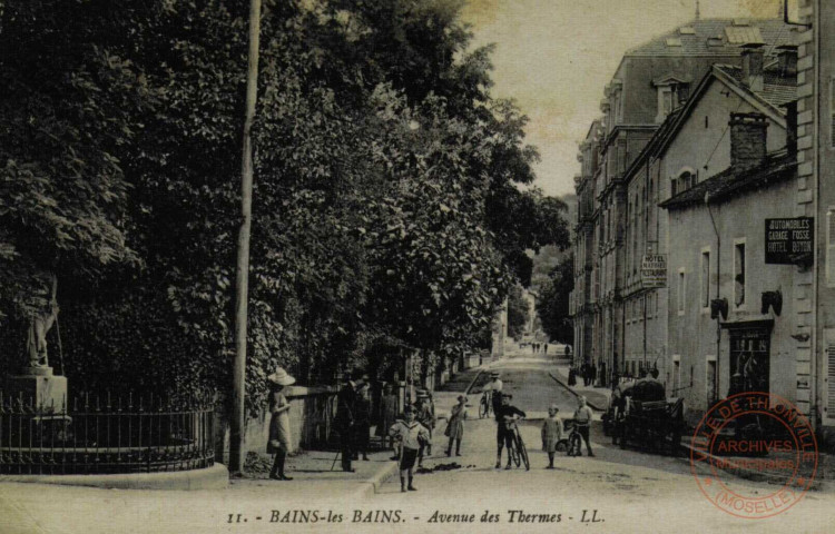 Bains-les-bains : avenue des thermes