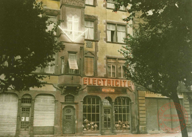 Maison Mertin (électricité, luminaires), 12 place de la République en 1948.