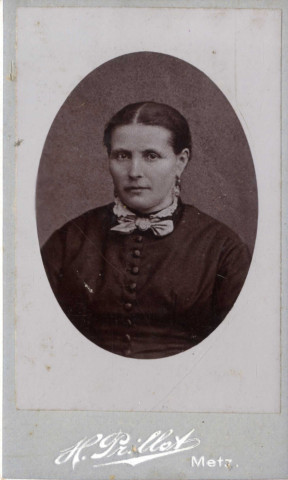 [Portrait de Élisabeth Ledure épouse de Nicolas Pals dans les années 1870]