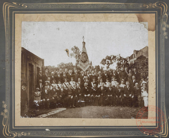 [Photo de groupe lors d'une cérémonie religieuse à Basse-Yutz]