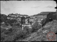 [Sierck-les-Bains, le château des Ducs de Lorraine à gauche]