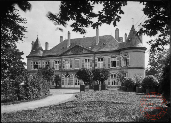 [Le château de Hombourg-Budange]