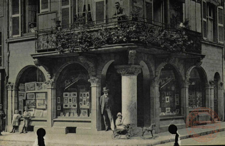 Thionville : magasin du photographe Ensel à l'angle de la rue Brulée et la rue du Vieux Collège