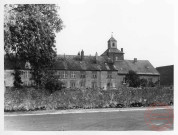 Vue arrière de l'Hôtel de Ville de Cattenom depuis la rue Charles Péguy