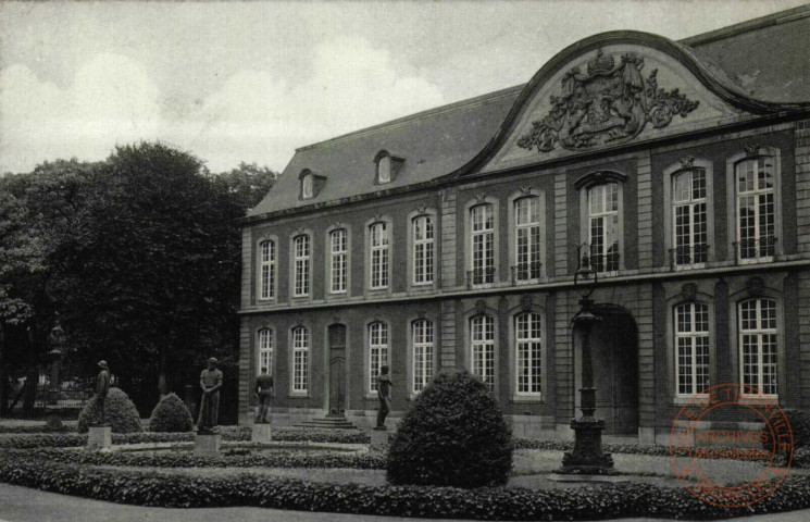 Seraing-sur-Meuse - Château John Cockerill - Façade de la cour intérieure