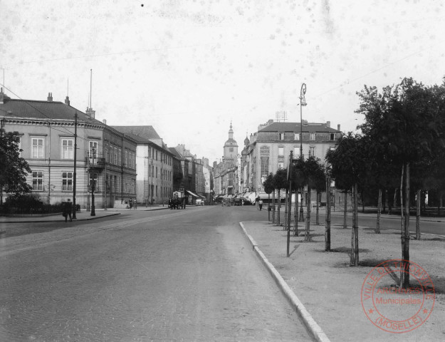 Bureau de garnison, place de la République, rue de Paris