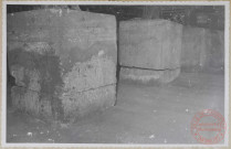 Réversible de 750. Refroidisseur. Les massifs en béton sont fendus, cassés.