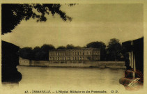 Thionville - L'Hôpital Militaire vu des Promenades