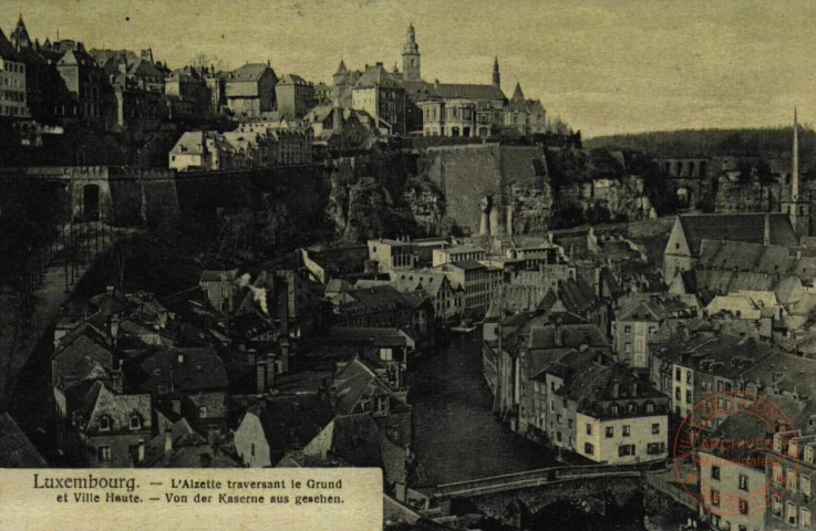 Luxembourg.- L'Alzette traversant le Grund et la Ville Haute.