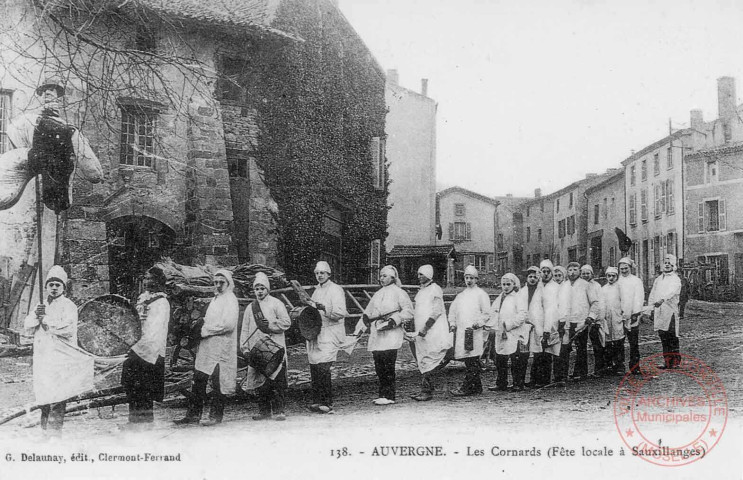 Cartes d'Autrefois (1890-1920) - Folklore et traditions - Auvergne - Les Cornards (fête locale à Sauxillanges)