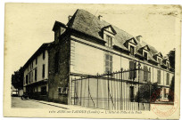 Aire-sur-l'Adour (Landes) - L'Hôtel de Ville et la Poste