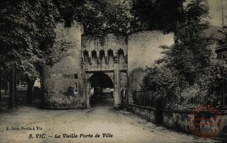 Vic : La Vieille Porte de Ville