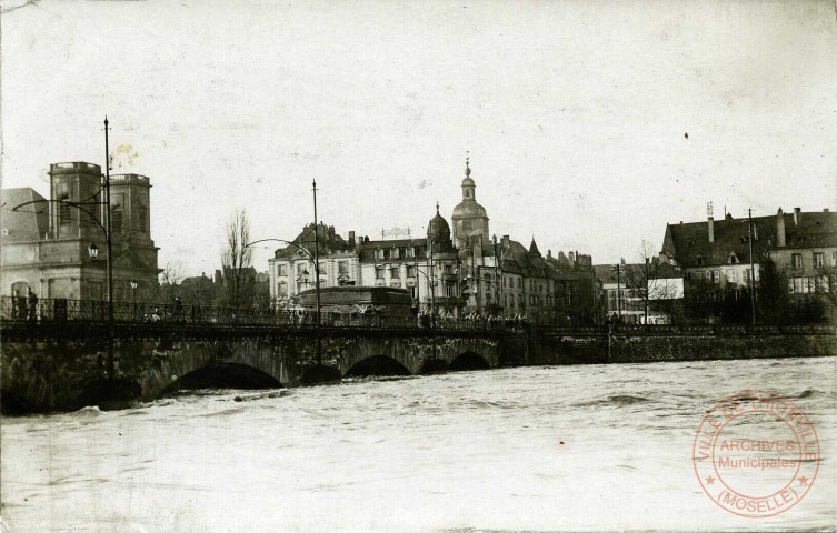 [Pont des Alliés - Moselle en crue]