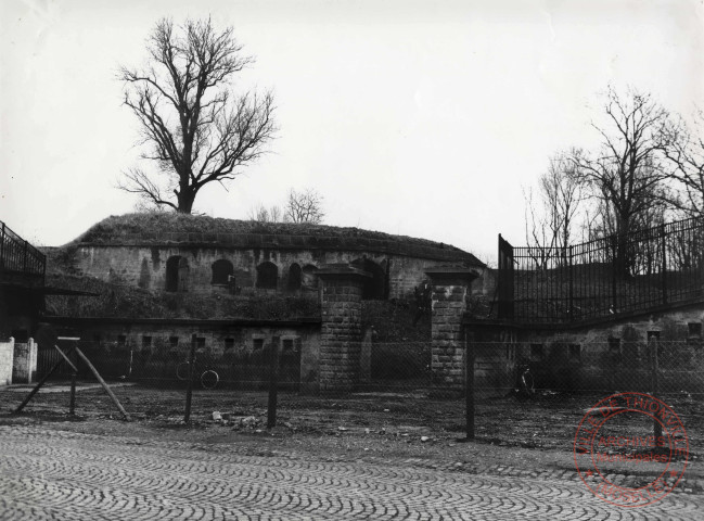 [Photographie du bastion du Luxembourg avant sa démolition dans les années 1960]