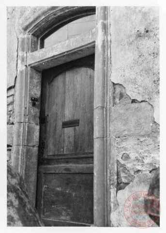 Porte d'une maison non identifiée située à Koeking (Thionville)