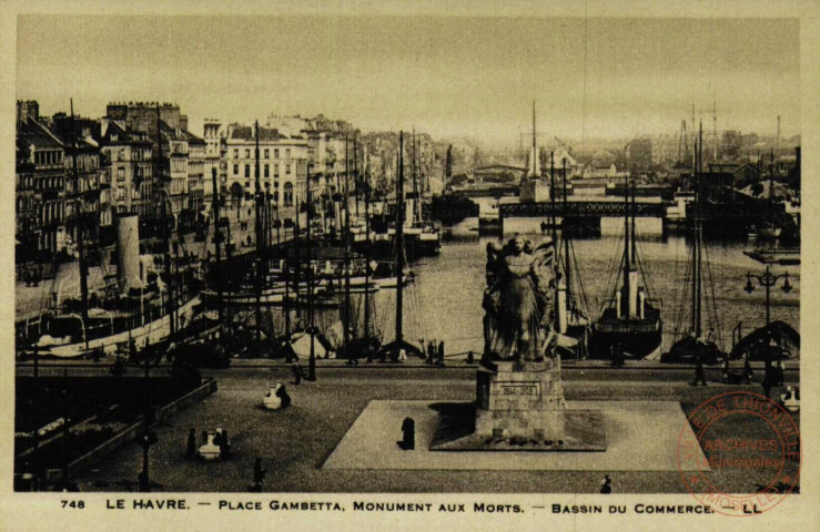 LE HAVRE. Place Gambetta. Monument Aux Morts. Bassin du Commerce