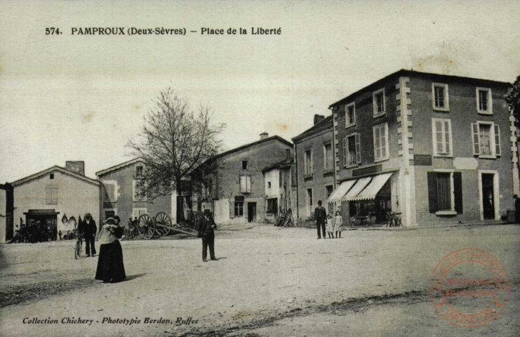 PAMPROUX (Deux-Sèvres) - Place de la Liberté