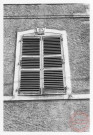 Détails d'une fenêtre de la Maison des Baillis (XVIe), place des Baillis à Rodemack