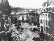 [La porte de la Moselle après les bombardements de 1870, et bâtiments alentours détruits]