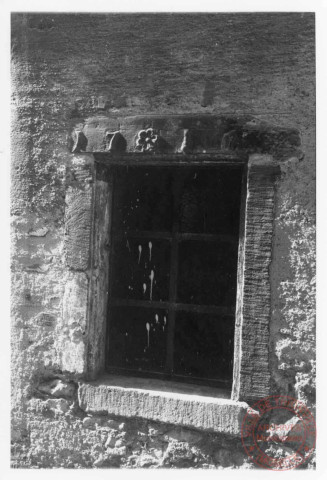 Fenêtre, 24 rue de l'Eglise à Rodemack. Elle est datée 1716
