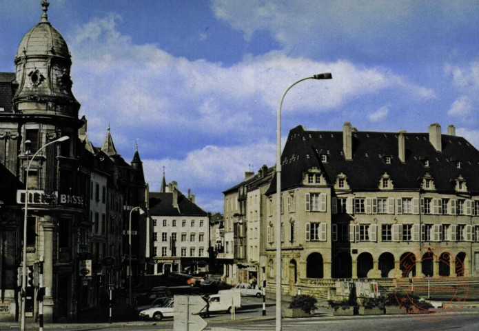 Thionville - Hôtel de ville et rue du Pont