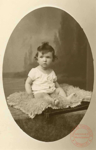 Portrait de Carmen Bretnacher en studio