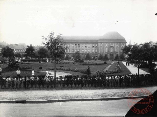 Lycée Charlemagne square René Schwartz