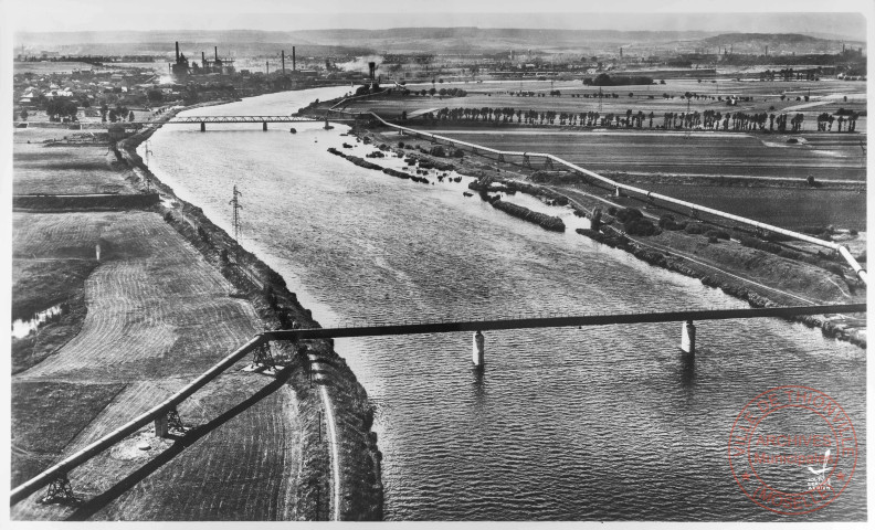 57. Moselle - V. Les paysages ruraux - 1. La plaine de la Moselle vers Uckange