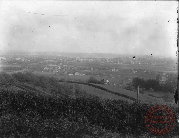 Vue générale de Thionville depuis la terrasse du Crève Cœur