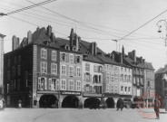 Place du Marché et ses arcades Marktplatz