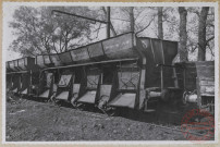 Wagon à poussières. Châssis, trémies et trappes fortement détériorés.