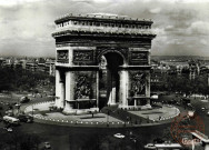 PARIS- Place de l'Etoile, l'Arc de Triomphe