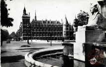 Paris - La Conciergerie vue du Châtelet