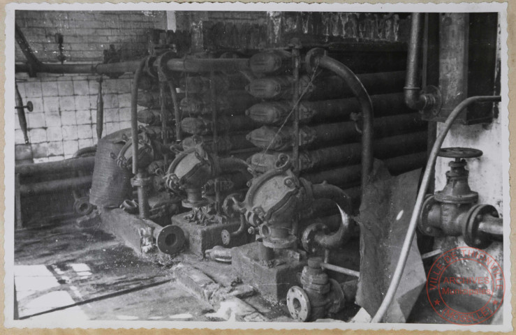Usine à benzol - Réfigérents d'huile.
Réfrigérants d'huile à nettoyer. Un grand nombre de tubes à fraiser ou à remplacer.