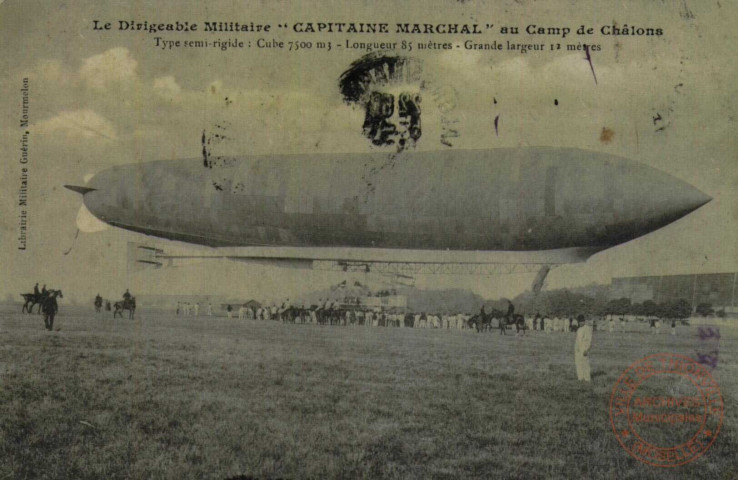 Le Dirigeable Militaire 'CAPITAINE MARCHAL' au Camp de Châlons : Type semi-rigide : Cube 7500 m3 - Longueur 85 mètres - Grande largeur 12 mètre.