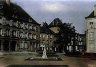 Thionville (Moselle) - Hôtel de Ville et Cour du Château