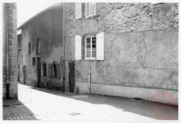 Rue de l'église à Rodemack. Porte 1565, restaurée 1724