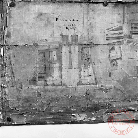 Thionville 1853, coupes et élévations de la porte du pont de la Moselle, plan de l'entresol - Extrait de "Atlas des bâtiments militaires", génie, région de Metz