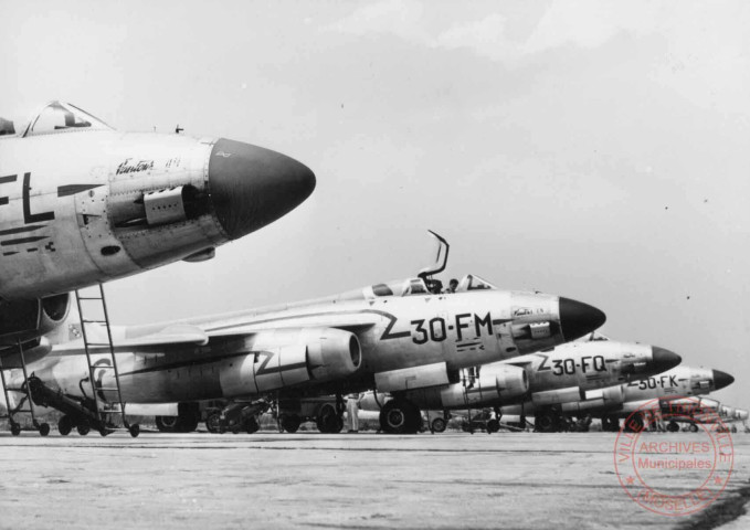 Journée des bases, Colmar-Meyenheim, le 17 juin 1962 - Base aérienne 132 Colmar, Vautour II N sur le parking avions
