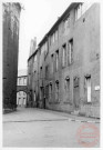 Cour du Château, ruelle entre la Tour aux Puces et l'ancienne maison des Raville - Thionville