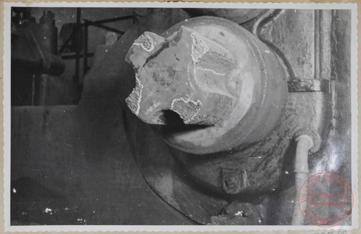 Train continu à largets et billettes. Trèfles de pignon réparés par soudure électrique depuis octobre 1944, mais on se rend compte de l'état d'usure des trèfles avant la réparation.