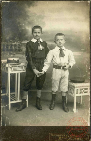 Portrait de Robert et Louis en studio