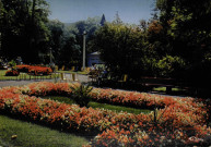 AIX-LES-BAINS - (Savoie) Massifs fleuris dans le parc de verdure