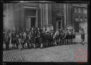 Foire exposition de 1948 - Scouts devant l'église Saint-Maximin