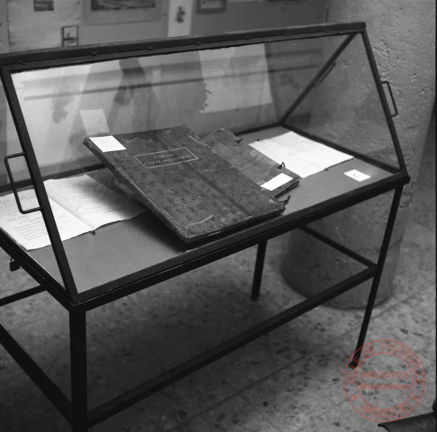 Exposition sur les fortifications à Thionville en 1970 par Georges Martig - Vitrine : Thionville dans divers atlas de places