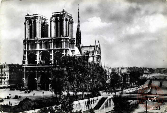 Paris... en flanant - Les Bouquinistes du quai de la Tournelle - Notre-Dame - La Seine et L'Île de la Cité