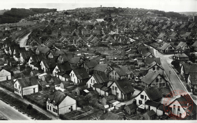 [Vue aérienne de la cité ouvrière de Freyming (région du charbon)]